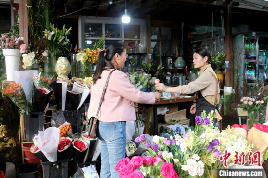 新博登陆：鲜花消费日常化 中国年轻人把春天“带回家”