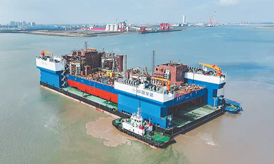 新博官方：全球最大江海移动船坞完成出海运输任务